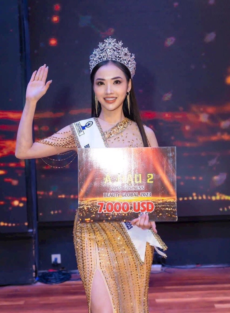 Á hậu 2 Hoa hậu Doanh nhân Sắc Đẹp Toàn Cầu năm 2023 Lê Thị Thơi từng đạt giải Á khôi Cuộc thi Nét đẹp Thanh niên Công nhân tỉnh Hải Dương năm 2020