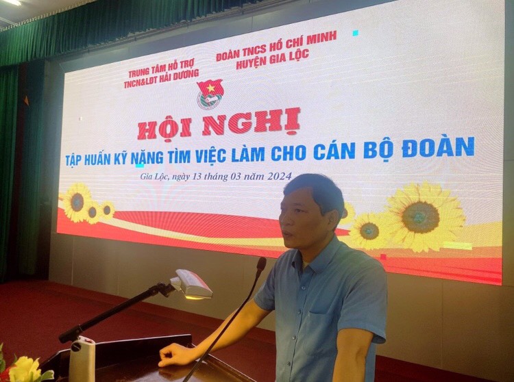Đồng chí Nguyễn Thành Đông, Phó Giám đốc Trung tâm phát biểu tại hội nghị
